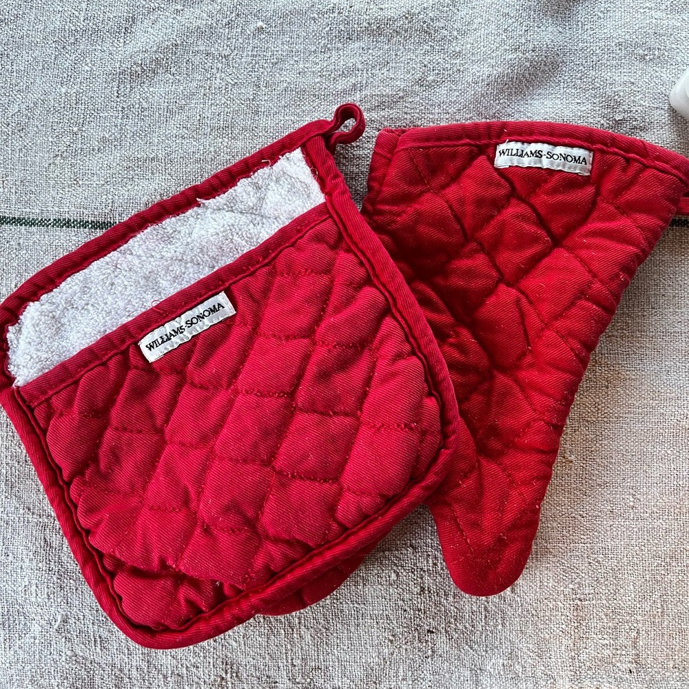 Williams Sonoma Red Quilted Kitchen Set